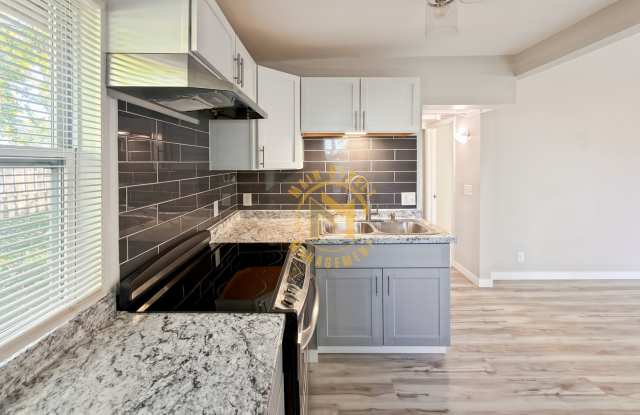 Fully Remodeled 1 Bed House with Private Back Yard – Neenah Gallery 4