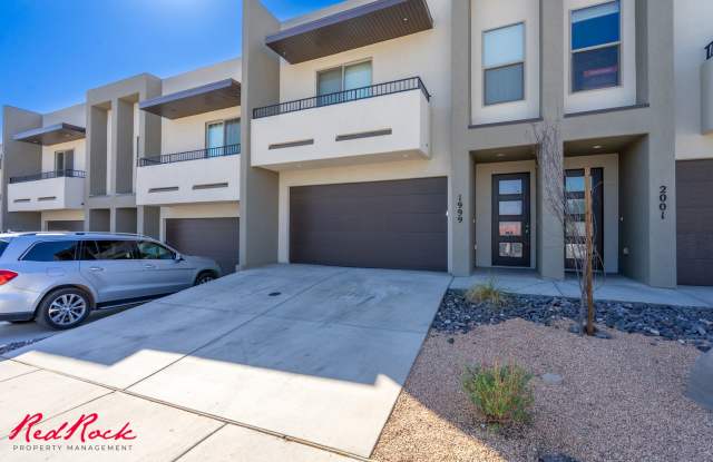 Stunning Dog Friendly 4 Bedroom 2.5 Bath Townhome! Gallery 3
