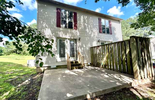 Charming 2 bedroom, 1.5 bath East Fayetteville Duplex photos photos