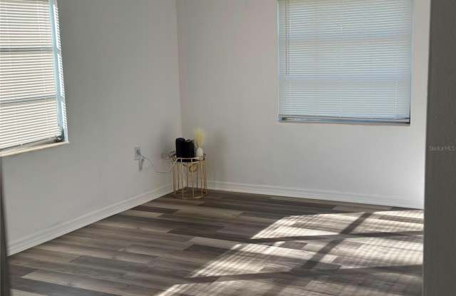 6 N WASHINGTON Street Gallery 3