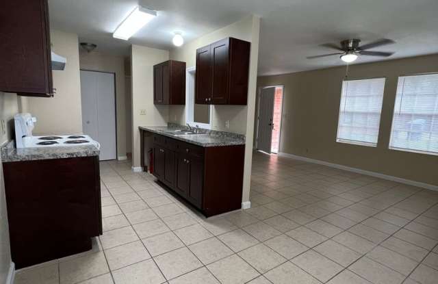 Newly refreshed 3BD/2BA duplex in Eagle Lake, TX photos photos