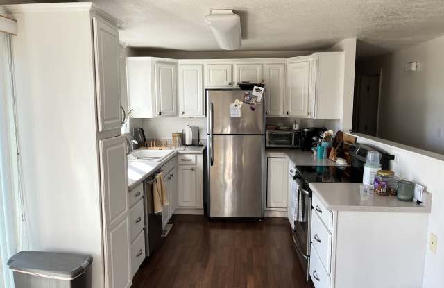 1850 Queens Dr photos photos