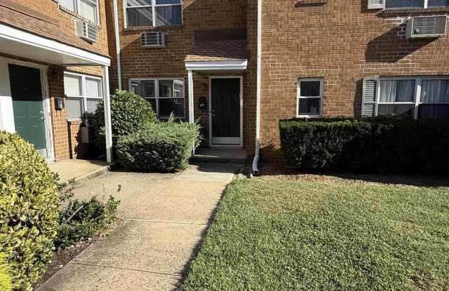 728 Greens Avenue unit: 18 photos photos