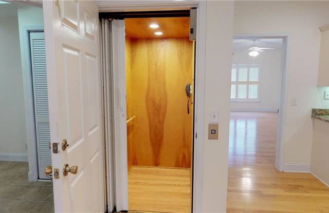 402 Maple Street Gallery 3