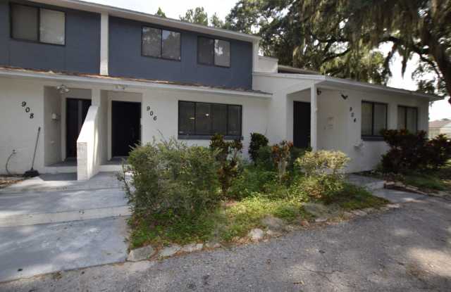 3 Bedroom, 2 Bath Townhouse For Rent at 908 Sumter Street Leesburg, Fl. 34748 photos photos