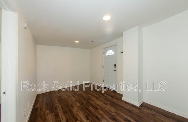 516 East 6th Street - C Gallery 3