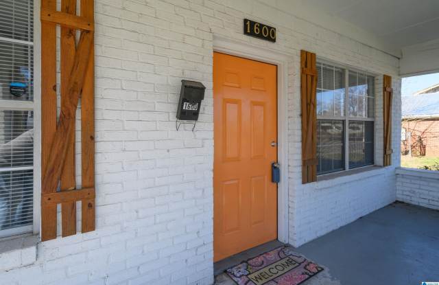 1600 CENTER STREET Gallery 4