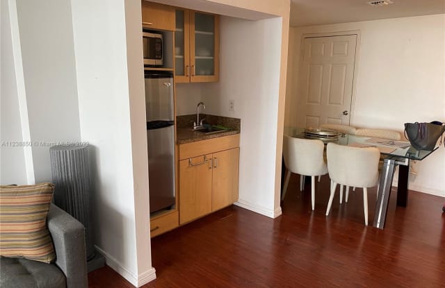 825 E Brickell Bay Dr - 825 Brickell Bay Dr, Miami, FL 33131