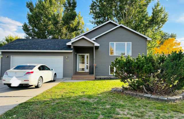 Fresh Paint and New Carpet - 4 bedroom 2 bath, Heights Home with Deck and Garage Gallery 3