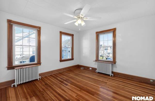 Charming 2BR apartment in Newport Gallery 3