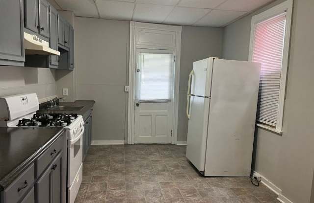 Charming 4 Bedroom Home With Bonus Room Gallery 3