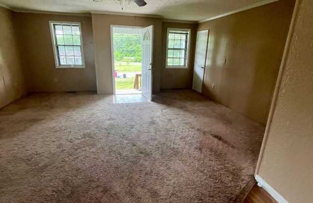 4 Bed/2 Bath Home Gallery 3