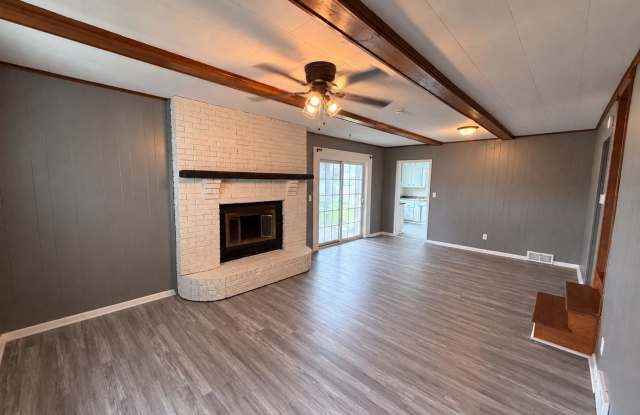 3BR Ranch-Style Home in Rock Island! Gallery 3