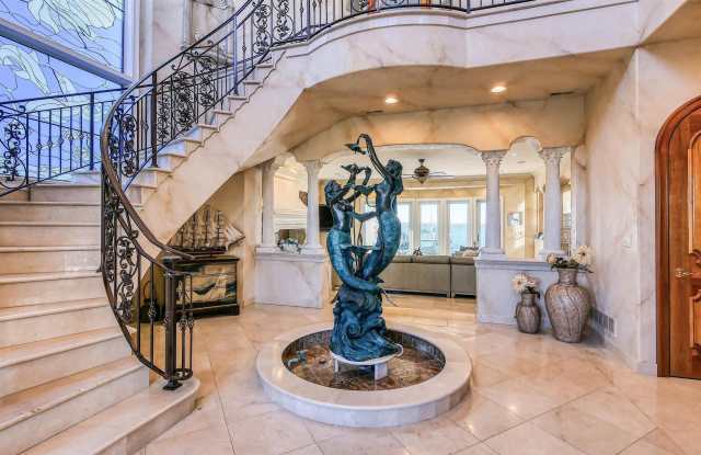 530 W Shore Dr Gallery 2