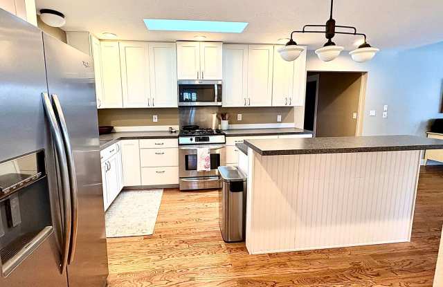 Beautiful West End 3-Bedroom | Fully Furnished | Utilities + WiFi Included | Hot Tub Retreat photos photos