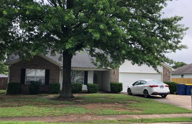 Spacious 3-Bedroom Home in the Heart of Cabot! photos photos