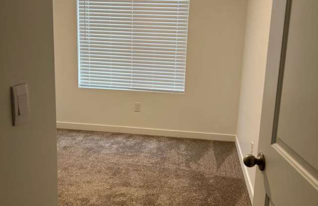 Charming Townhome Gallery 3