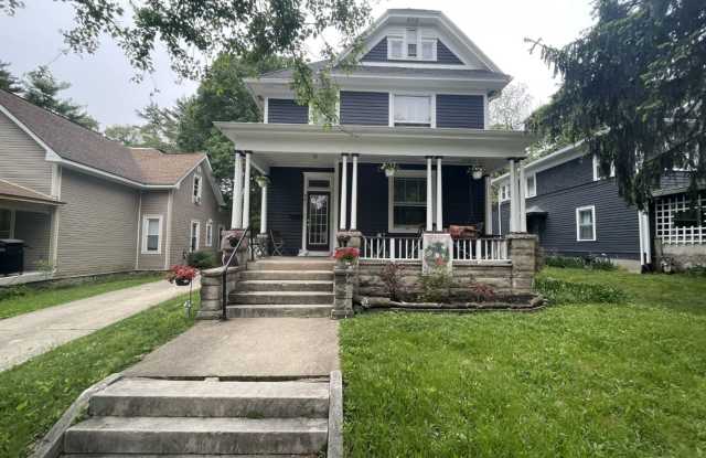 Large 3 Bedroom W/Basement and Garage Gallery 1