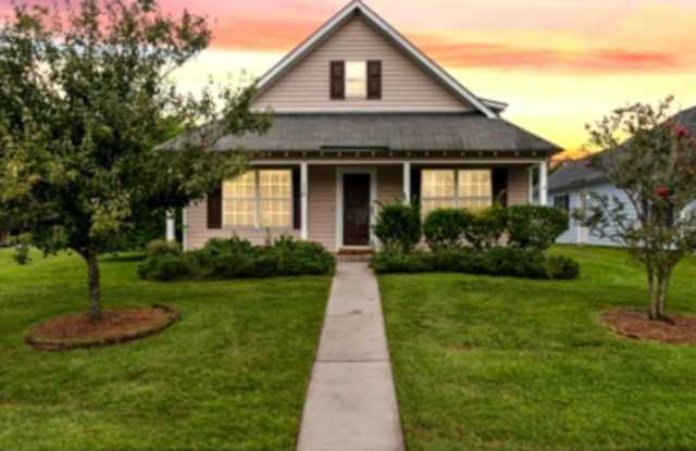 Spacious 4BR Home w/ Private Upstairs Suite in Southside Savannah photos photos