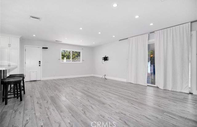 22149 Victory Boulevard Gallery 1