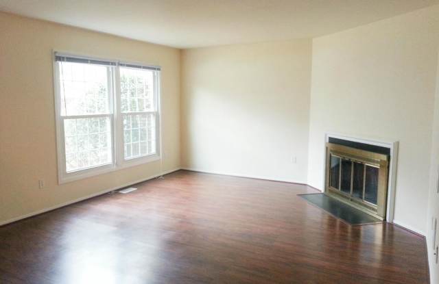 1748 WOODRIDGE COURT Gallery 3
