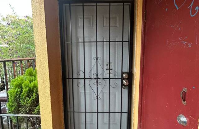 2 Bedroom 1 Bath Apartment 950 sft with utilities (except PGE) Gallery 3