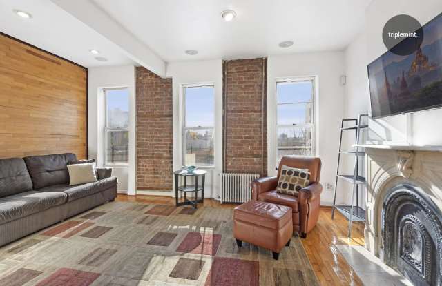 159 17th Street Gallery 2