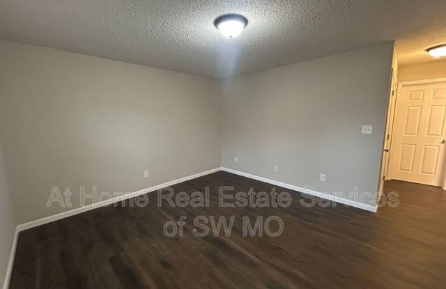 1312 E McDaniel Gallery 2