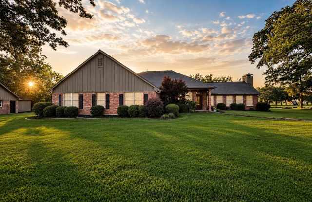1079 Country Club Road Gallery 1