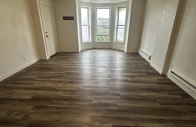 1571 Bluff Street - 4 photos photos