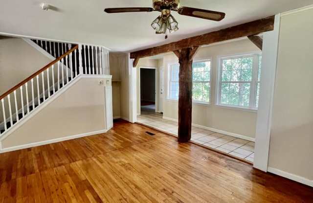 112 CHERRY LN l 6 BED, 3 BATH Gallery 4
