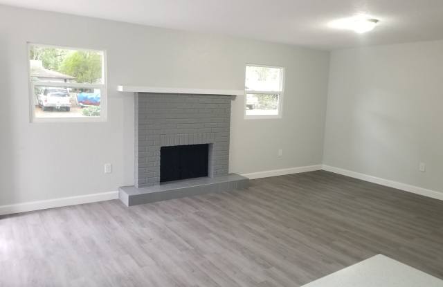 Three-Bedroom Home Near Lake Howard in Winter Haven Gallery 4