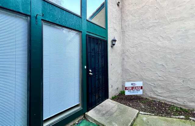 $1,595 Shields  Fowler, 3 Bedroom - E. Shields Ave #118, Fresno / Gated Community photos photos