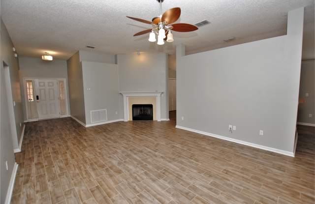 1094 Maple Ln - 1094 Maple Lane, Oakleaf Plantation, FL 32065