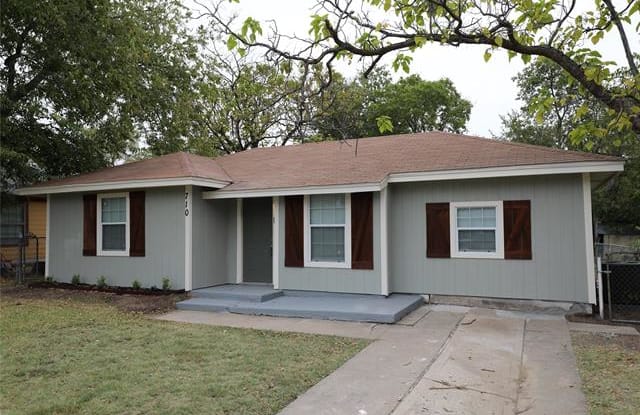 710 Apache Trace - 710 Apache Trace, Grand Prairie, TX 75051