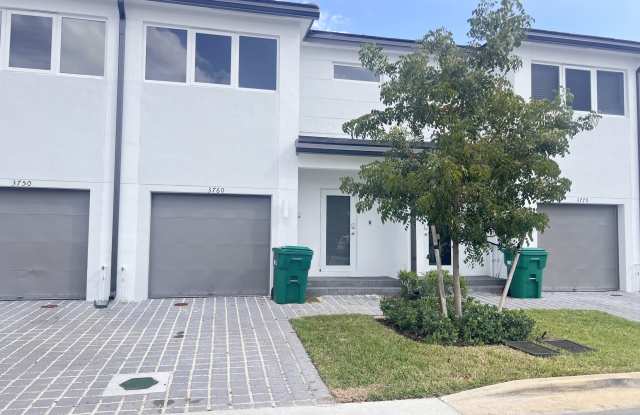 3760 SW 50th Ave - 1 photos photos