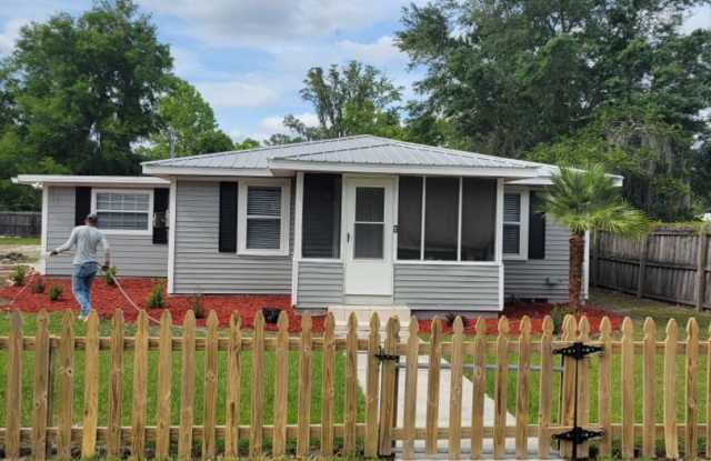 Remodeled 3/2 in the Heart of Gainesville! photos photos