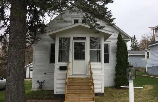 AVAILABLE JUNE - Great 3 Bed 1 Bath Bungalow - 1009 North 10th Avenue East, Duluth, MN 55805