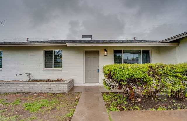 9009 N 18TH Drive Gallery 3