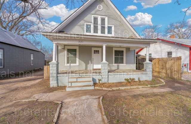 $850 - 1 bed 1 bath - Beautiful newly renovated Multi-family home located in Delano photos photos