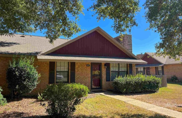 4456 Bellview Ave - 4456 Bellview Avenue, Bellview, FL 32526