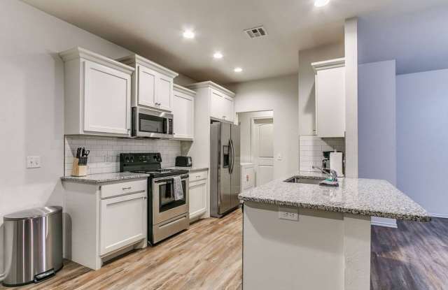 Modern 3BR/2BA Duplex | All Utilities Included | Downtown Edmond photos photos