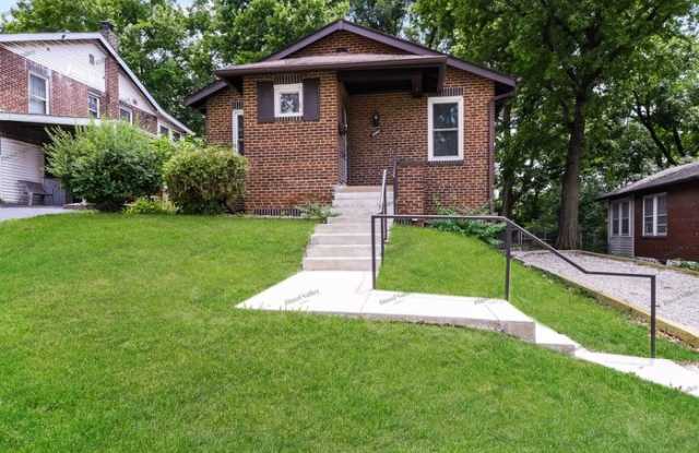 7420 Lansdowne Avenue - 7420 Lansdowne Avenue, Shrewsbury, MO 63119
