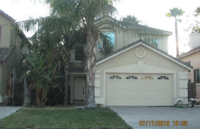 Central Brentwood 3 bedroom rental opportunity! Very close walk to Bristow Middle School! A must-see rental! - 713 Crossridge Court, Brentwood, CA 94513