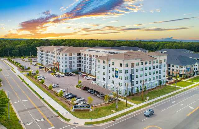 Overture Chapel Hill 55+ Active Adult Apartment Homes Gallery 3