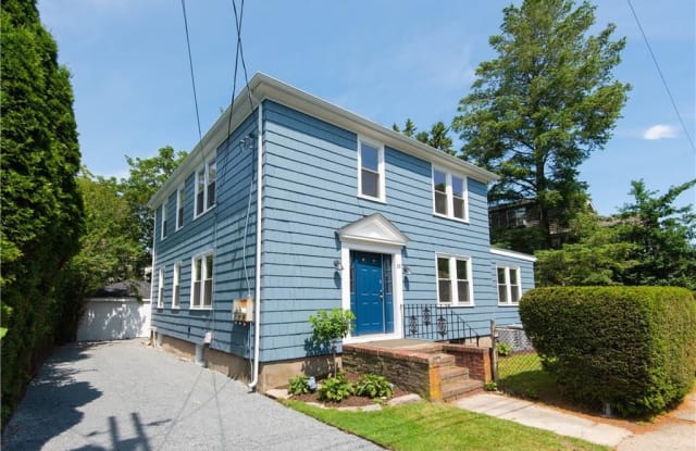 19 Earl Avenue - 19 Earl Avenue, Newport, RI 02840