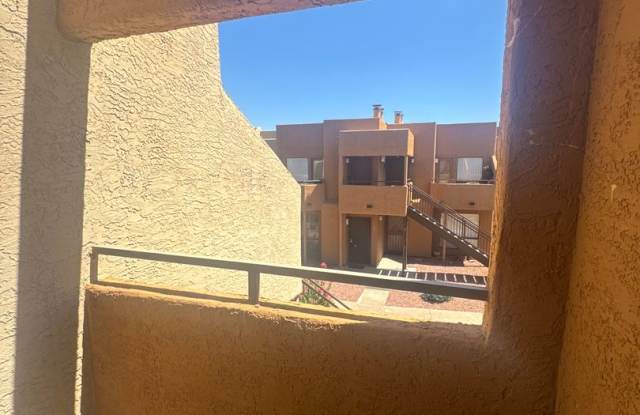 2 BEDROOM UNIT IN CACTUS FLATS IN GLENDALE Gallery 3