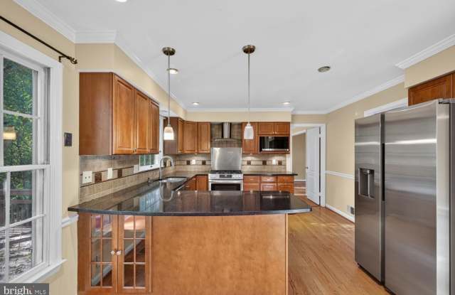 2512 LOCUSTWOOD Place Gallery 4