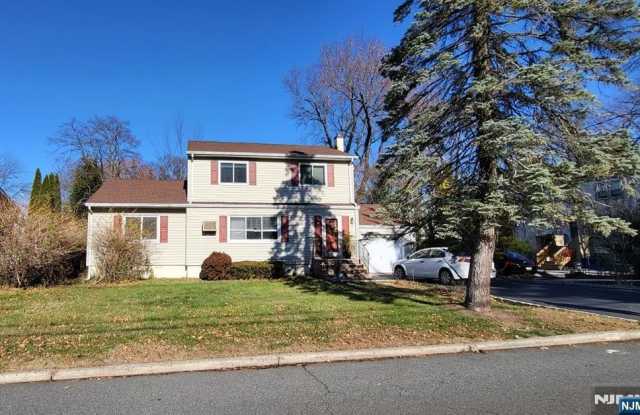 91 Fairhaven Drive - 91 Fairhaven Drive, Midland Park, NJ 07432