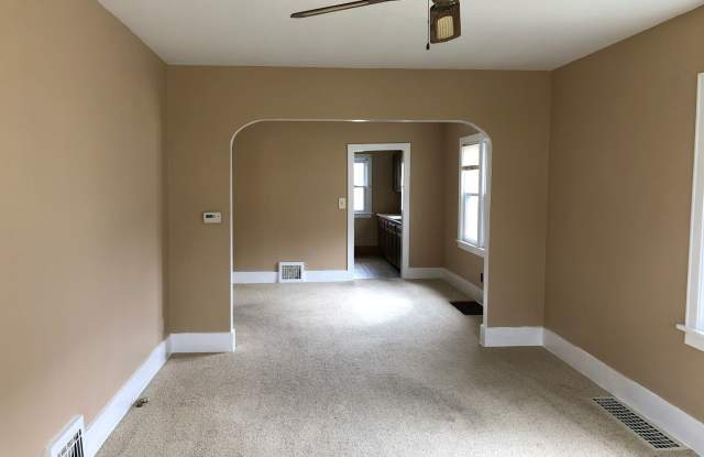 Charming 2-Bedroom Home with Basement & Backyard Storage Gallery 4